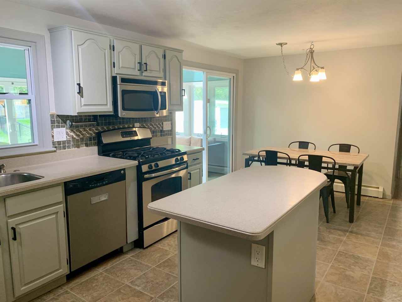 24 Beacon Dr - Photo 7 of 31