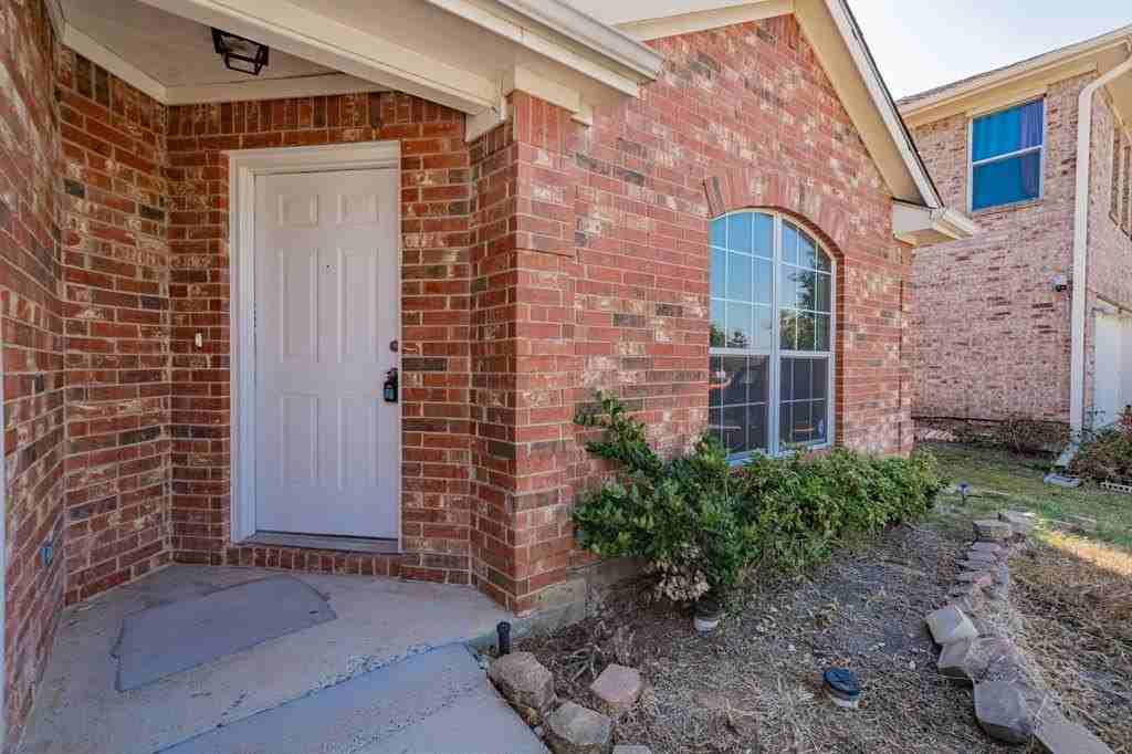 308 Lakefront Dr - Photo 5 of 26