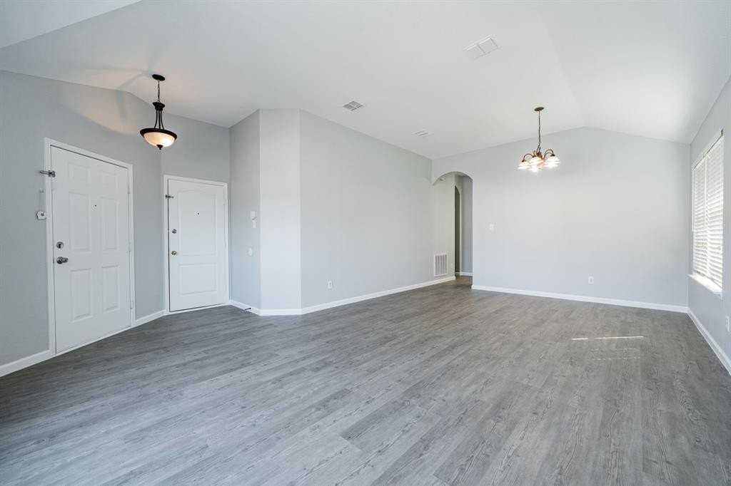 308 Lakefront Dr - Photo 7 of 26