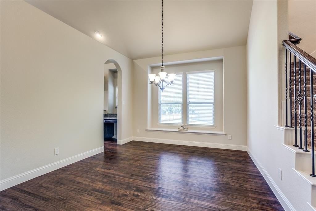 503 Hemlock Ct - Photo 6 of 35