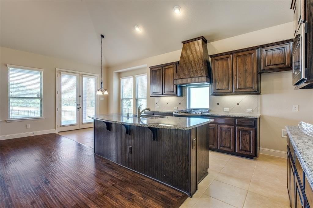 503 Hemlock Ct - Photo 7 of 35