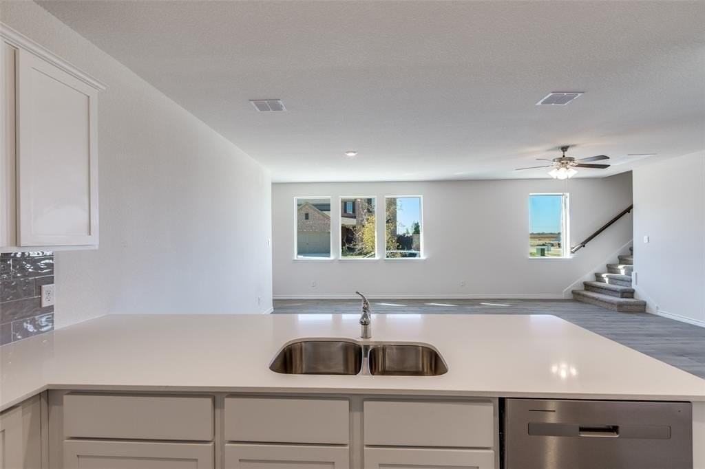 2708 Gladewater Rd - Photo 7 of 25