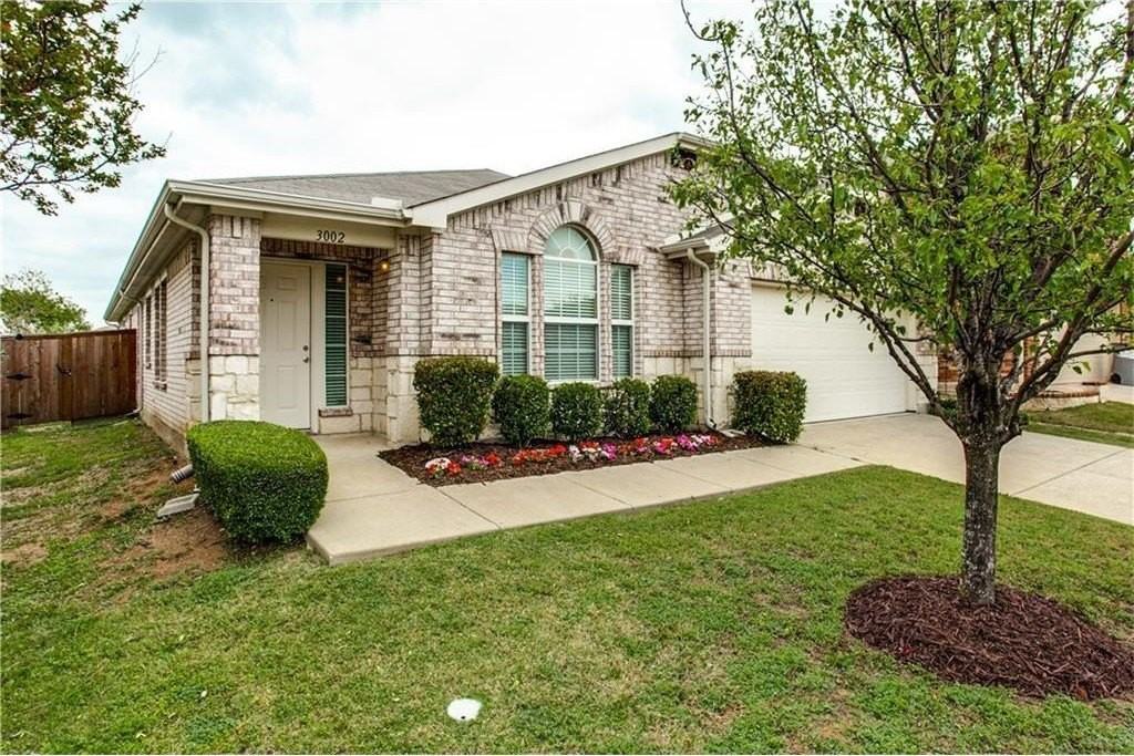 3002 Admiral Dr - Photo 2 of 28