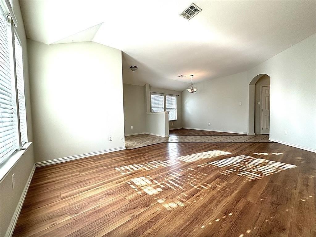 3002 Admiral Dr - Photo 3 of 28