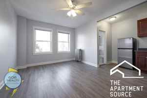 featured image of 6930 North Greenview Avenue #208