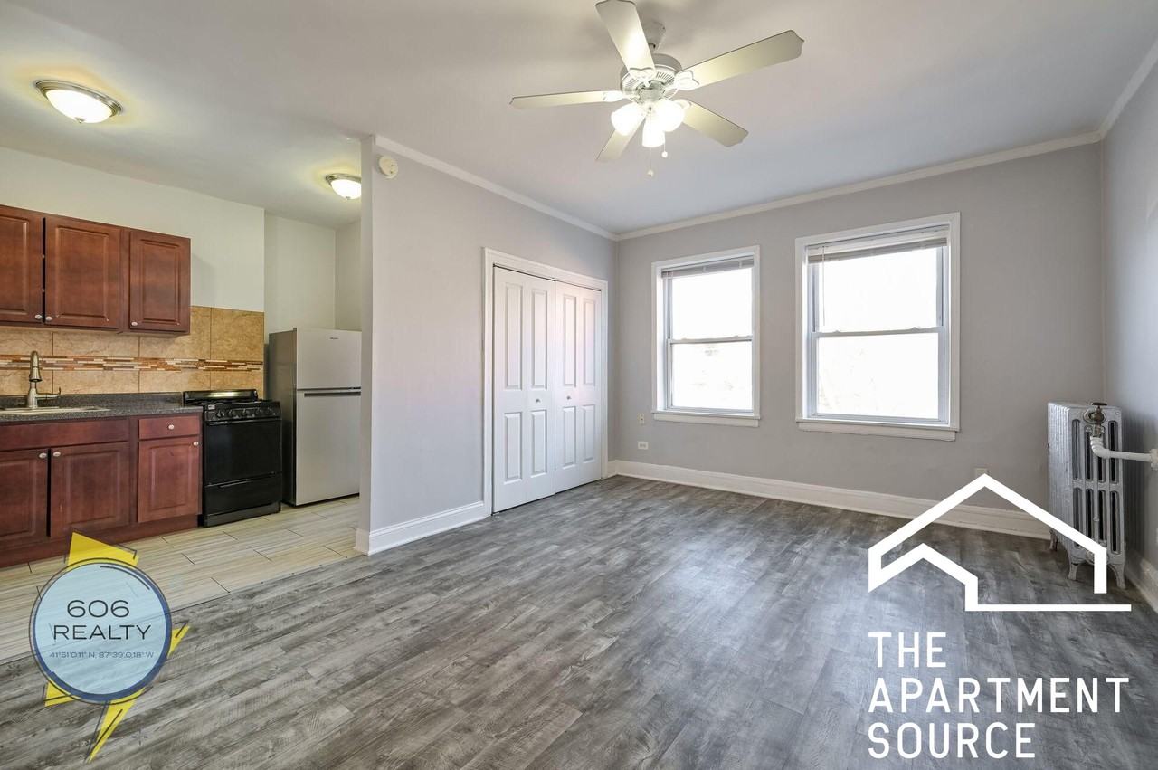 6930 North Greenview Avenue #208 - Photo 2 of 22