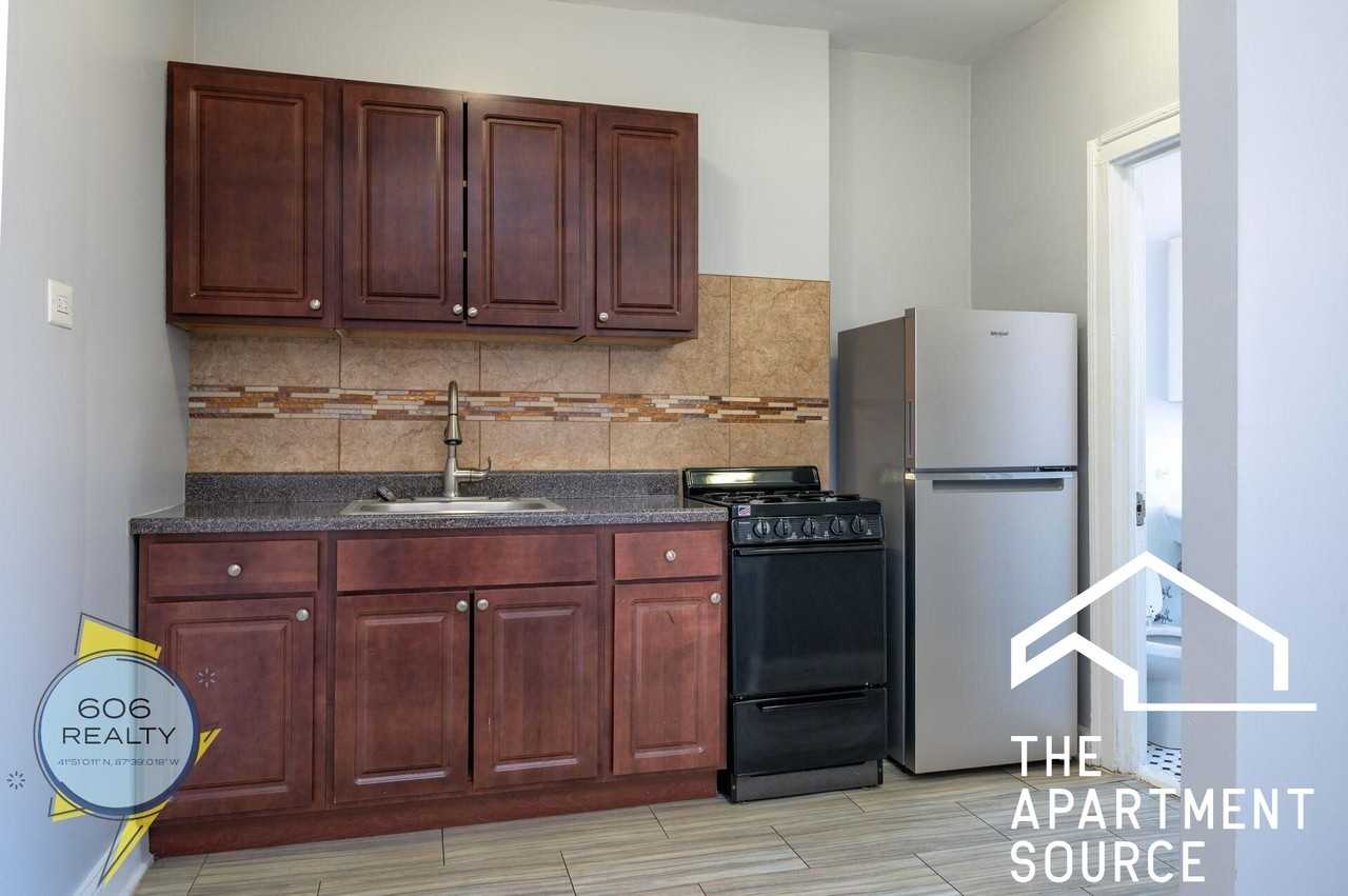 6930 North Greenview Avenue #208 - Photo 3 of 22