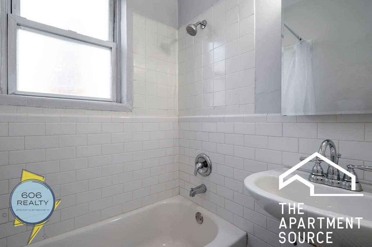6930 North Greenview Avenue #208 - Photo 7 of 22