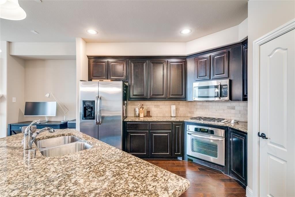 4268 Riverview Dr - Photo 7 of 30