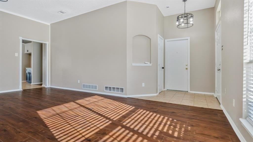 527 Alameda Ave - Photo 7 of 40