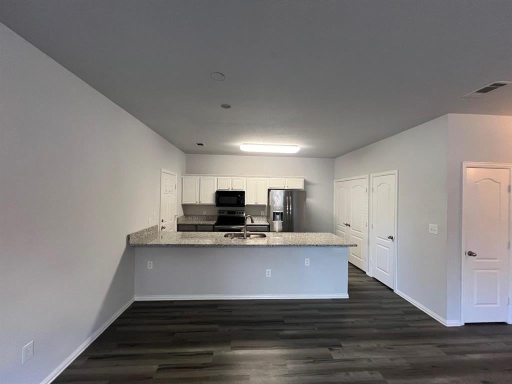 746 Carroll Ln - Photo 5 of 31