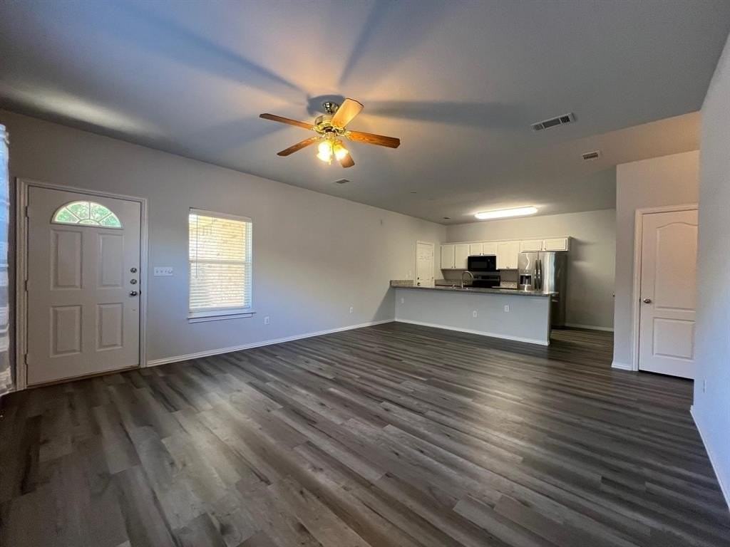 746 Carroll Ln - Photo 7 of 31