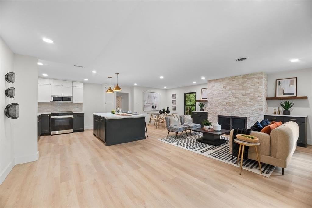 3579 Dryden Rd - Photo 7 of 35