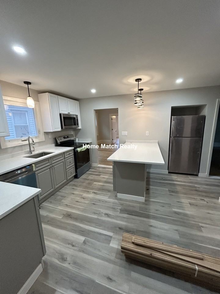 Gladstone St #2 - Photo 3 of 11