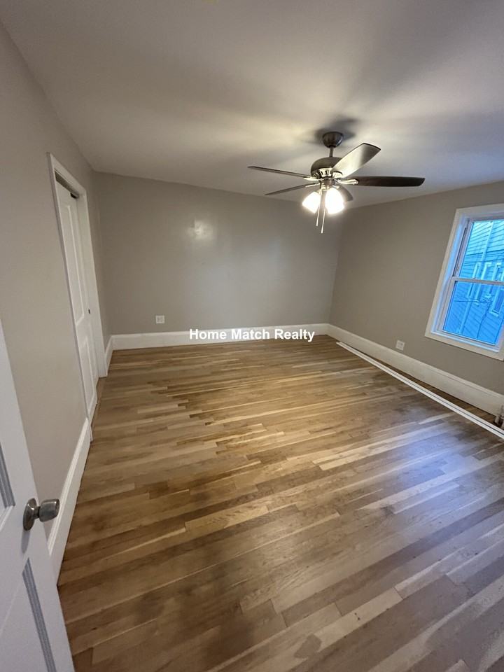 Gladstone St #2 - Photo 5 of 11