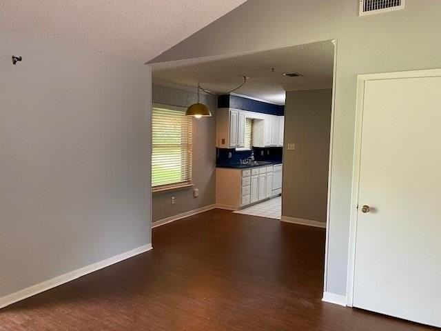 1216 Julie St - Photo 4 of 8