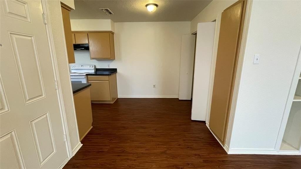 3124 Tudor Ln - Photo 5 of 16