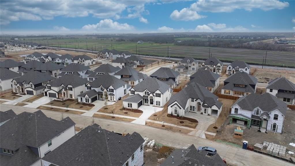 12172 Crystal Springs Lane - Photo 3 of 40