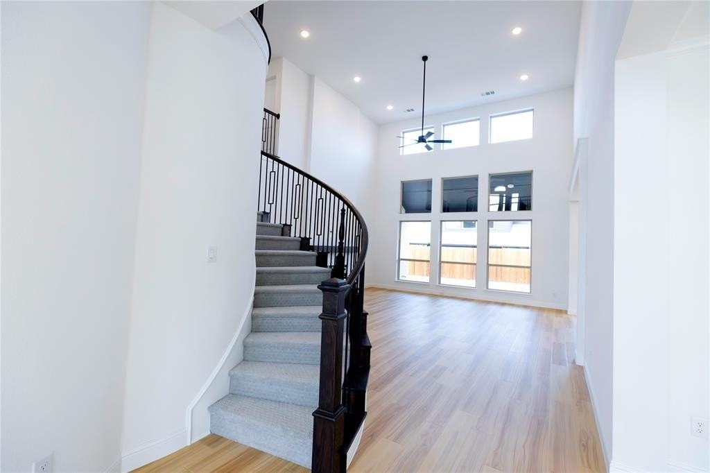 12172 Crystal Springs Lane - Photo 6 of 40