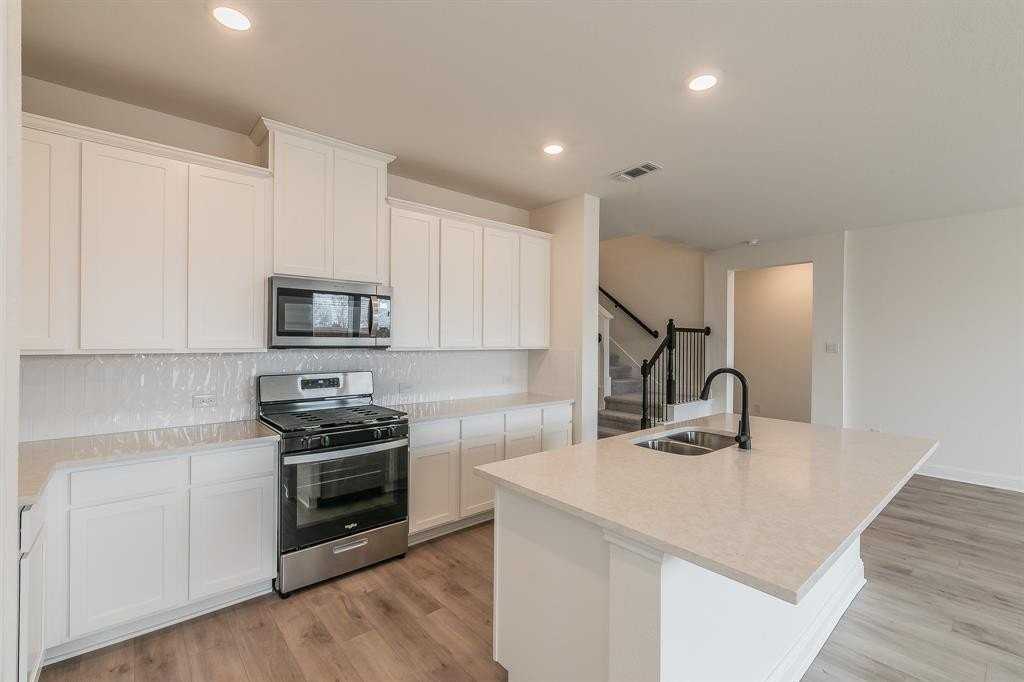 346 Boroughbridge Drive - Photo 3 of 26