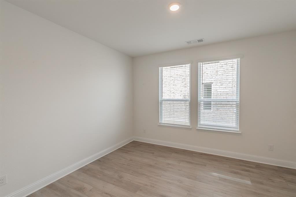 346 Boroughbridge Drive - Photo 5 of 26