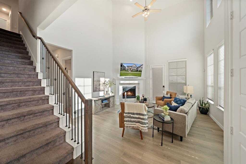 744 Patriot Ln - Photo 5 of 40