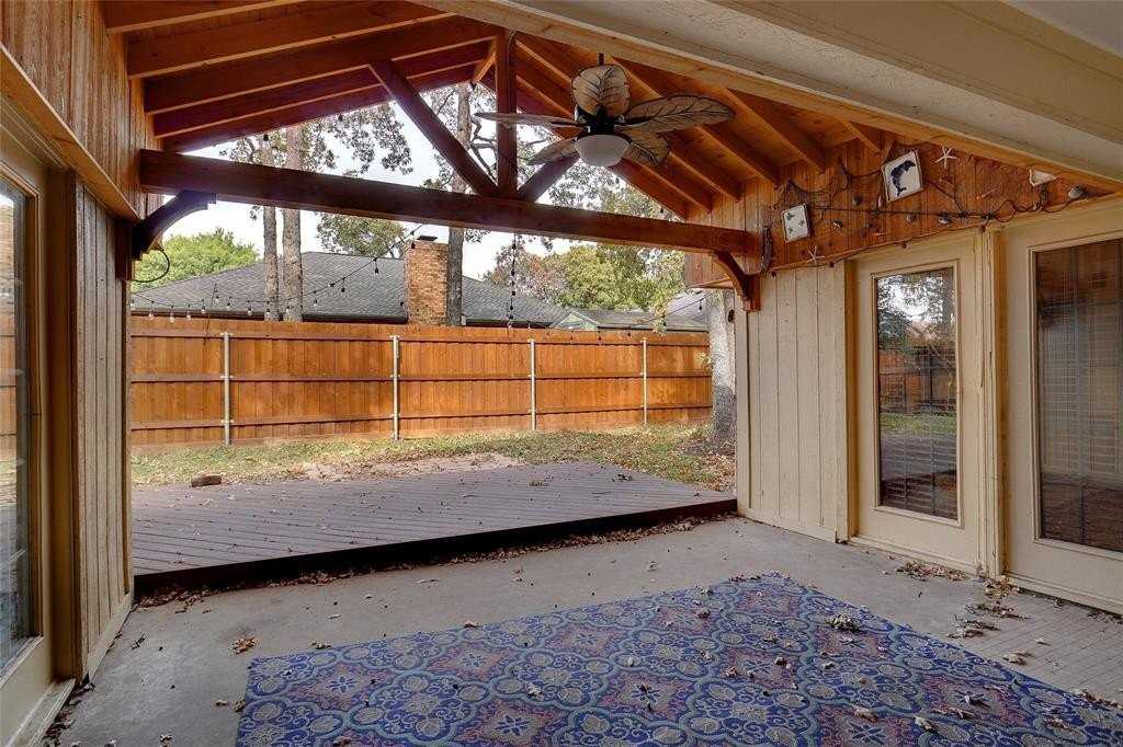 2813 Woodpath Ln - Photo 3 of 29