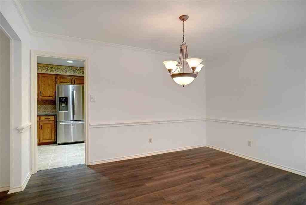 2813 Woodpath Ln - Photo 7 of 29