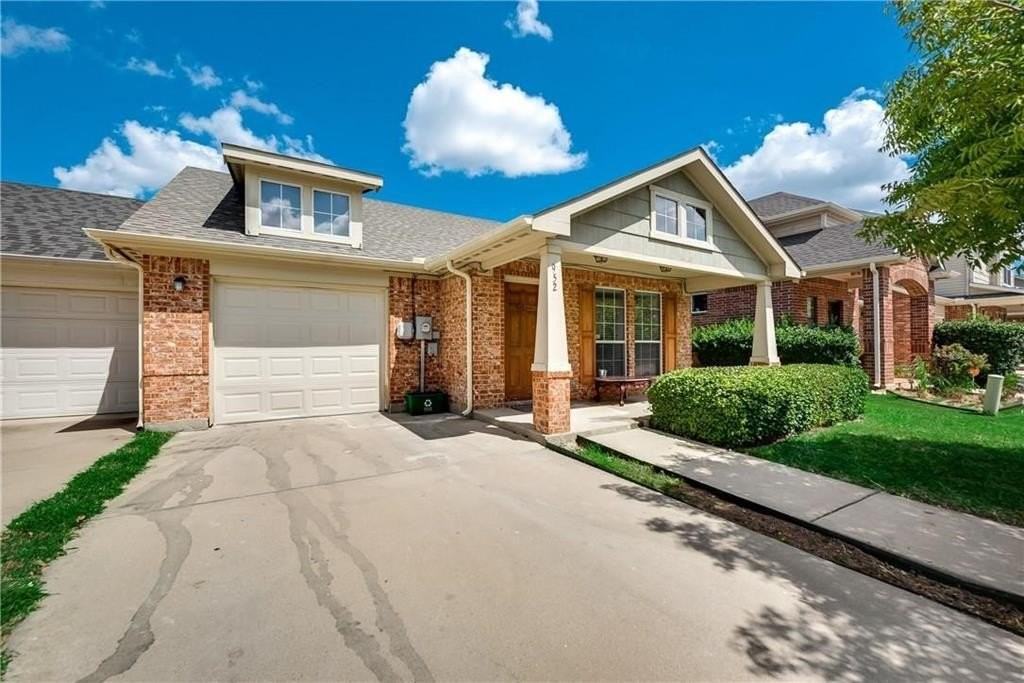 952 Bentwood Trl - Photo 2 of 18