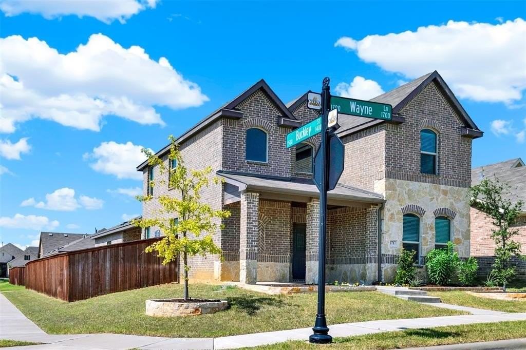 1717 Wayne Ln - Photo 2 of 37