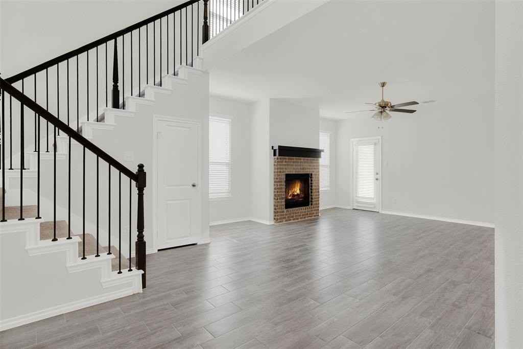 1717 Wayne Ln - Photo 4 of 37