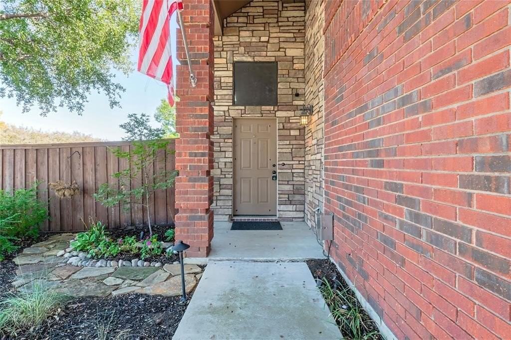 2123 Ridgecliff Dr - Photo 2 of 19