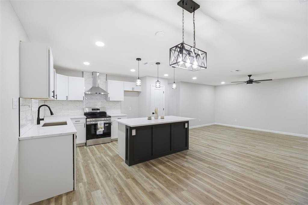 214 W Madison St - Photo 4 of 21