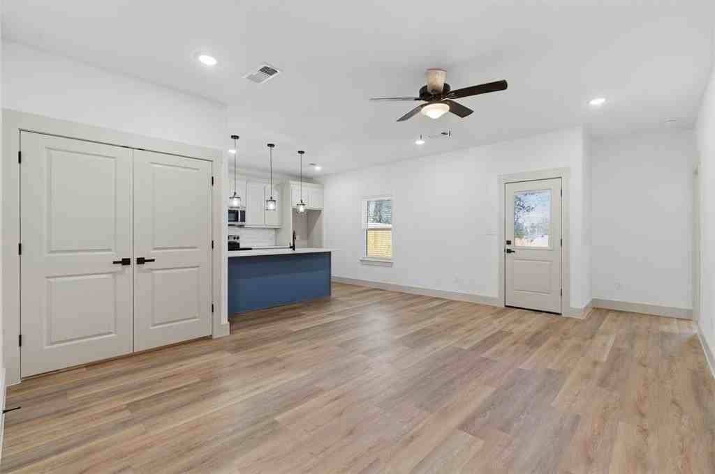 425 E Munson St - Photo 2 of 28