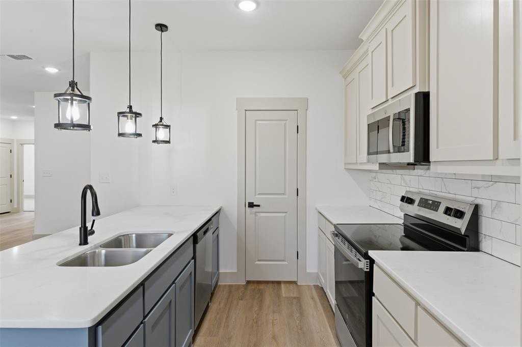 425 E Munson St - Photo 4 of 28