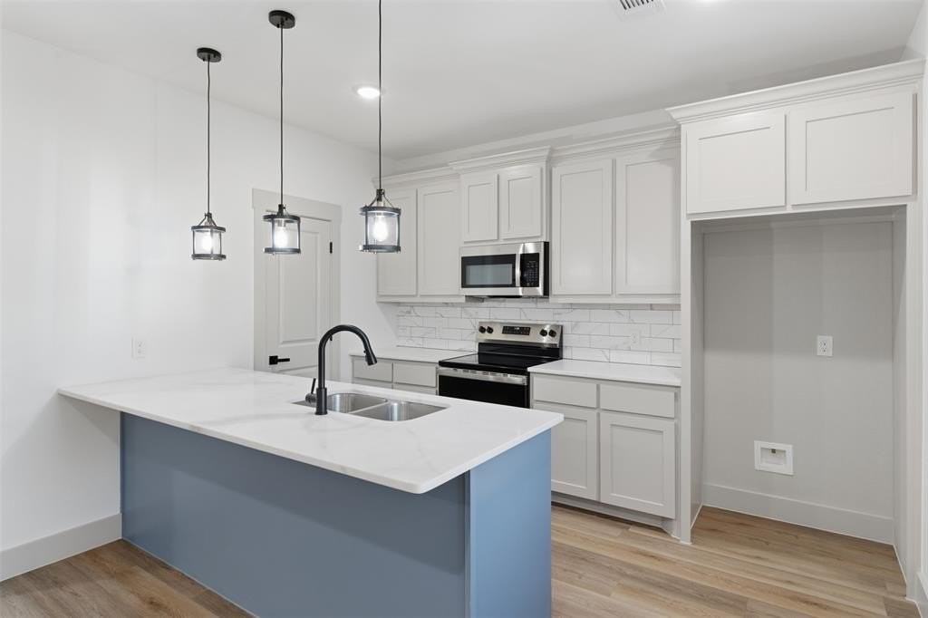 425 E Munson St - Photo 5 of 28