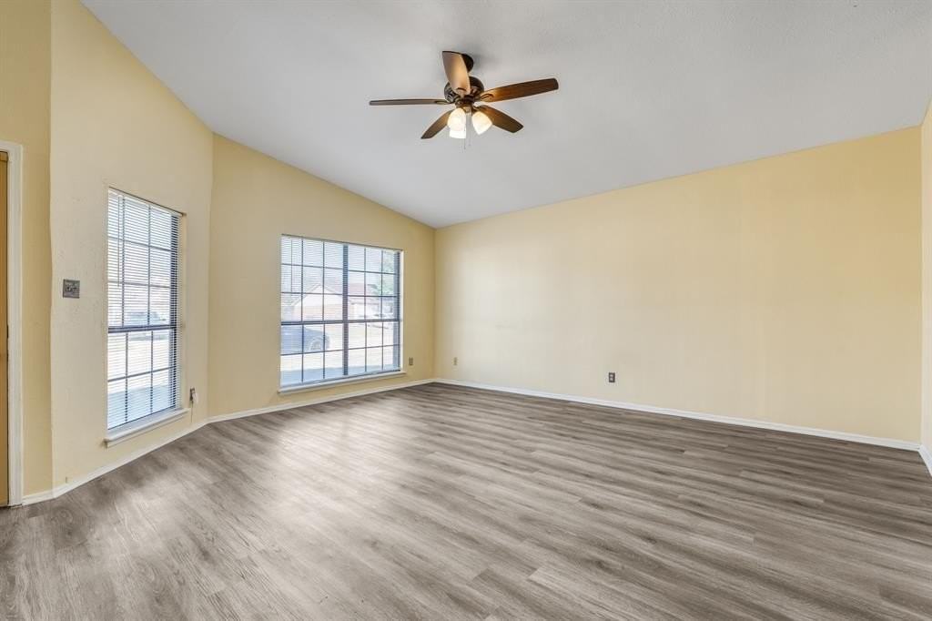 134 London Ln - Photo 3 of 31