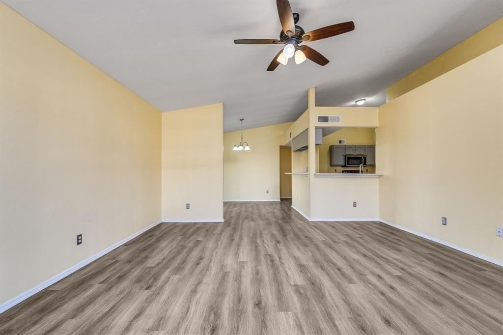 134 London Ln - Photo 4 of 31