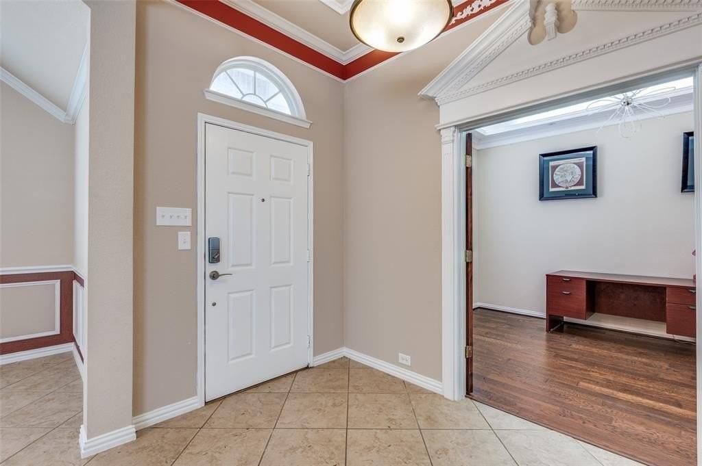 2709 Foxpoint Trail - Photo 3 of 25