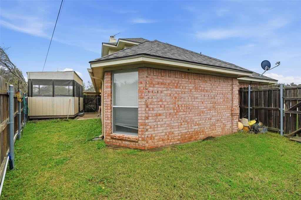 11912 Rhulen Ct - Photo 5 of 37