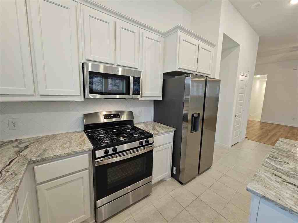 3915 Chesapeake Ln - Photo 2 of 32