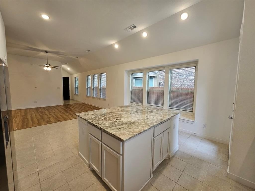 3915 Chesapeake Ln - Photo 6 of 32