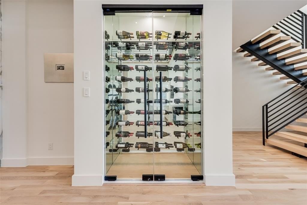 6411 Royal Ln - Photo 3 of 35