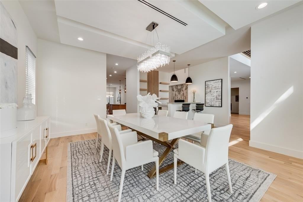 6411 Royal Ln - Photo 6 of 35