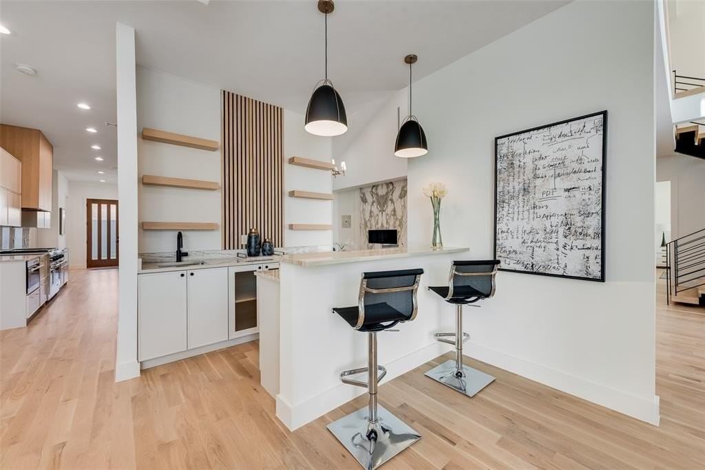 6411 Royal Ln - Photo 7 of 35