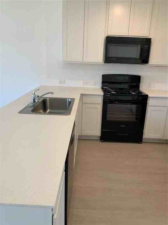 1724 Crossbill St - Photo 4 of 36