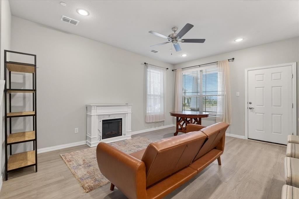 2200 Davenport Dr - Photo 5 of 23