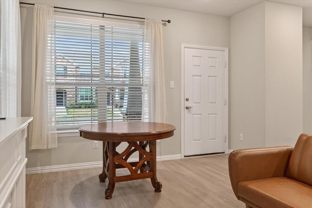 2200 Davenport Dr - Photo 6 of 23