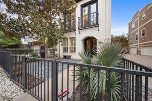 featured image of 3605 Live Oak Street
