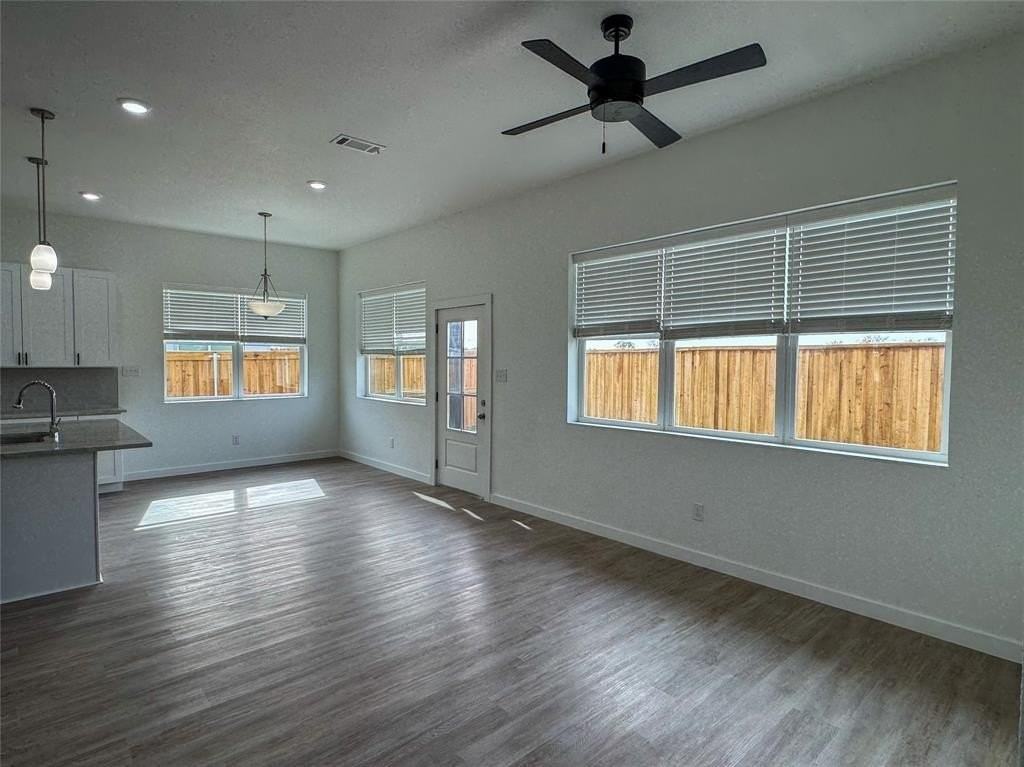 Lacy Ln - Photo 7 of 19